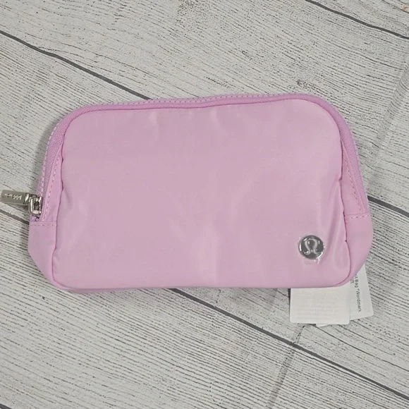 NWT Lululemon Everywhere Wordmark Crossbody Belt Bag 1L - Pink/White - Picture 3 of 5